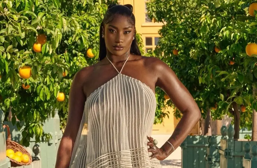 Défilé Jacquemus : Aya Nakamura envoûte Paris dans une tenue audacieuse