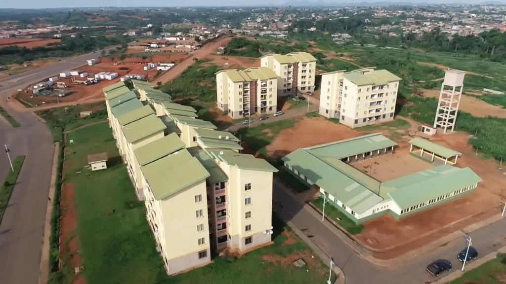 un site de logements sociaux au cameroun