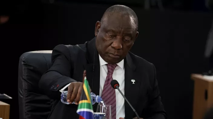 Afrique du Sud : le ministre de la Police suspendu