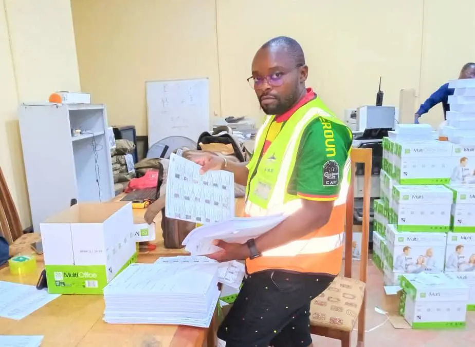 Elections couplées : les Centrafricains sont invités à vérifier leurs noms sur le fichier électoral.