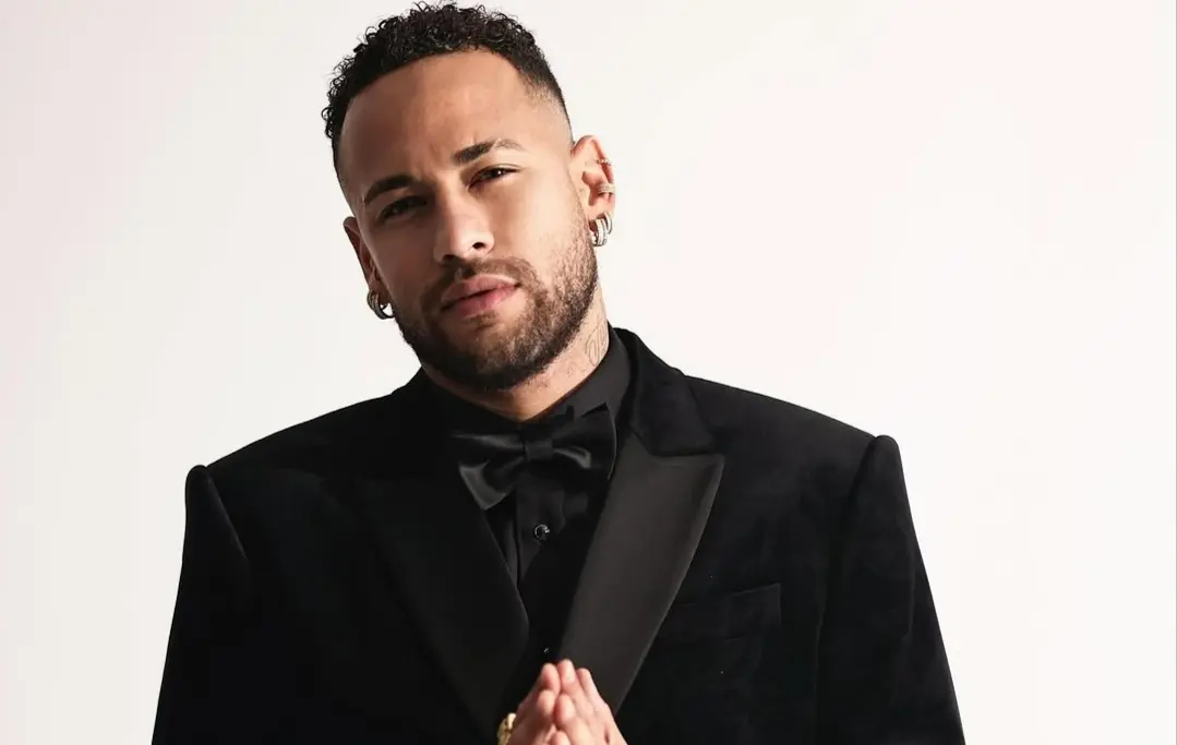 Incroyable, Neymar s’offre la voiture de Batman (vidéo)