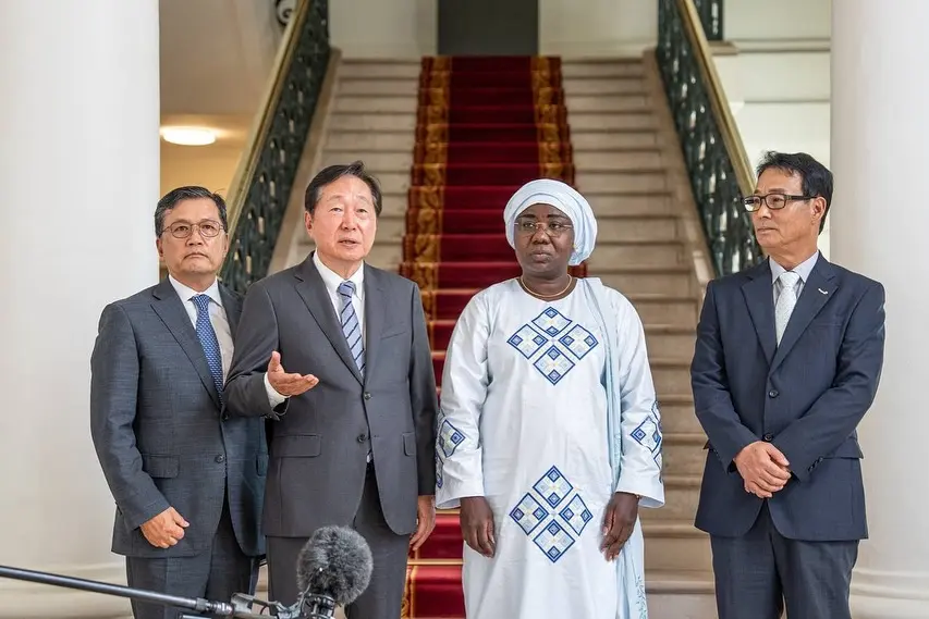 Sénégal : DONEWON se lance dans la transformation halieutique 2 le chef de l etat a recu cet apres midi une delegation du groupe donewon conduite par son vice president monsieur myoung lee la firme coreenne 3