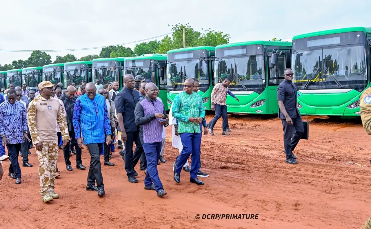Le Burkina Faso reçoit un premier lot de 155 bus modernes