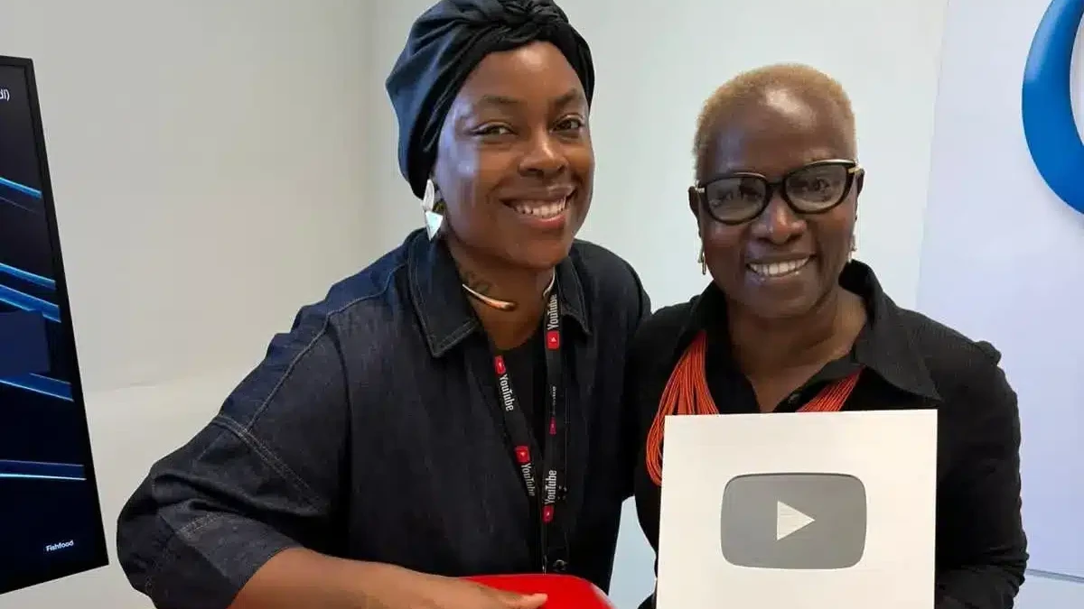 Angélique Kidjo reçoit le trophée Youtube Argent