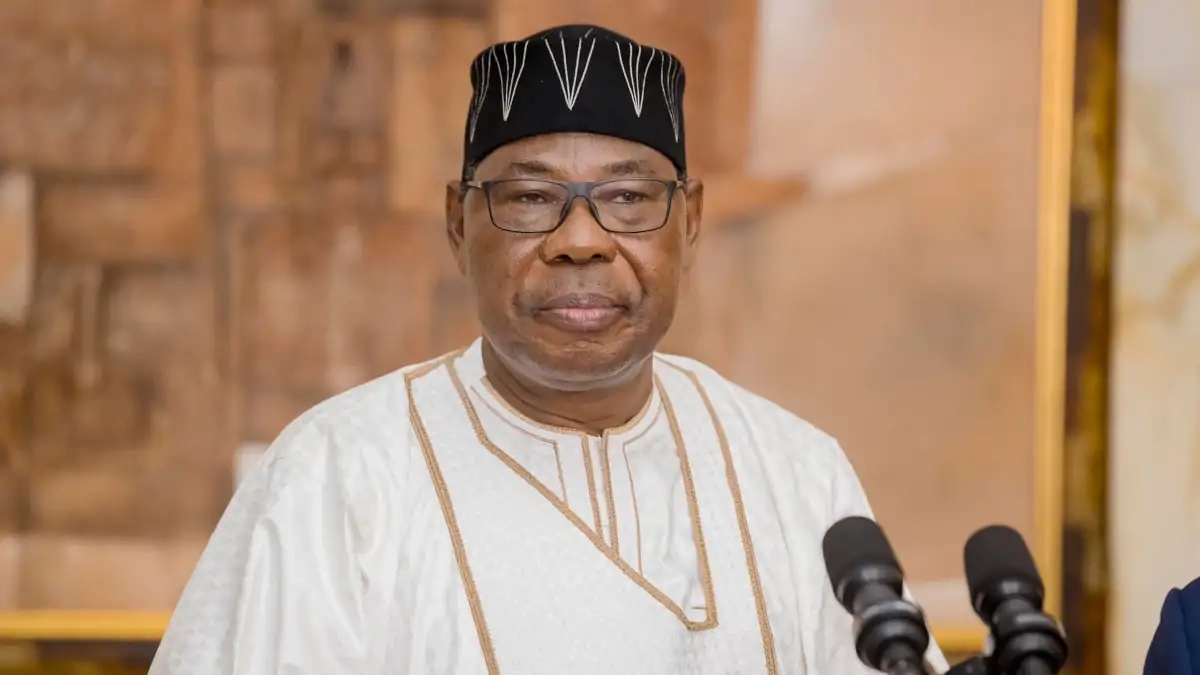 Présidentielle au Bénin : Léon Ahossi remet son parrainage à Yayi
