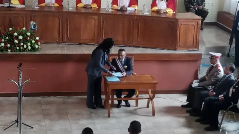 Madagascar : le colonel Michael Randrianirina investi Président