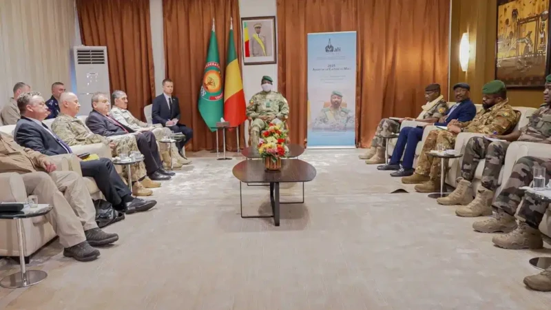 Bamako sous blocus du JNIM : une délégation russe débarque