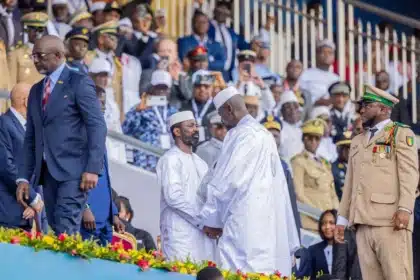 Investiture de Doumbouya : Assimi Goïta justifie sa présence