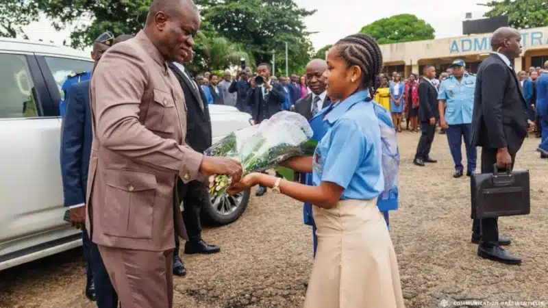 Gabon : Brice Clotaire Oligui Nguema à la rencontre des enseignants