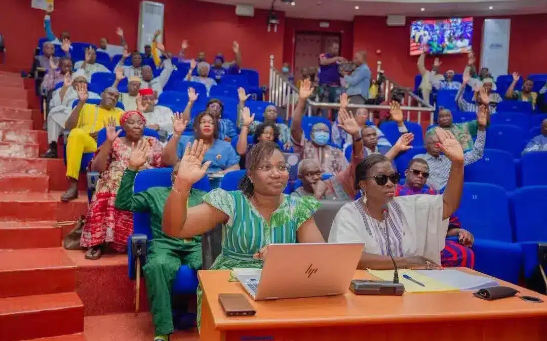 Burkina Faso : le parlement approuve la dissolution des partis politiques
