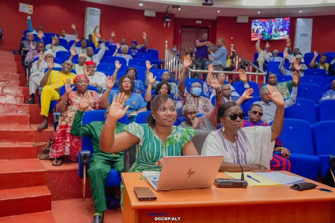 Burkina Faso : le parlement approuve la dissolution des partis politiques