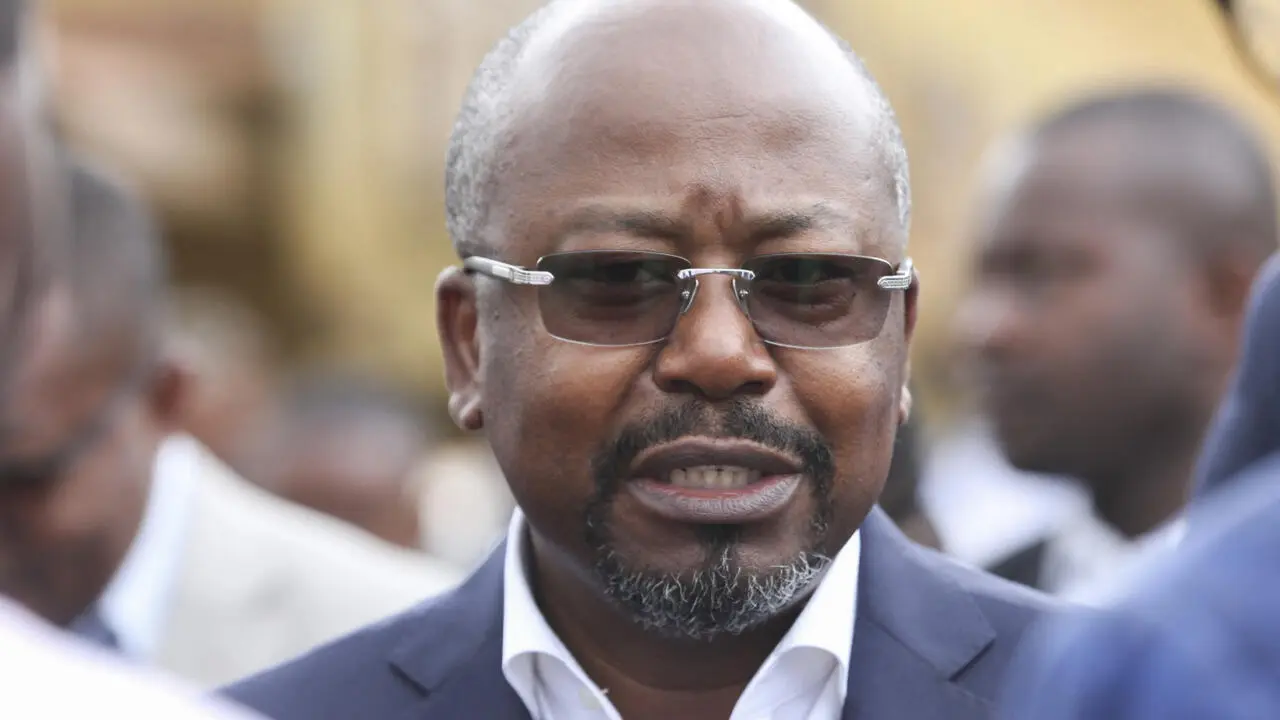 Gabon : réseaux sociaux à l’arrêt, Alain-Claude Bilie-By-Nze saisit la justice