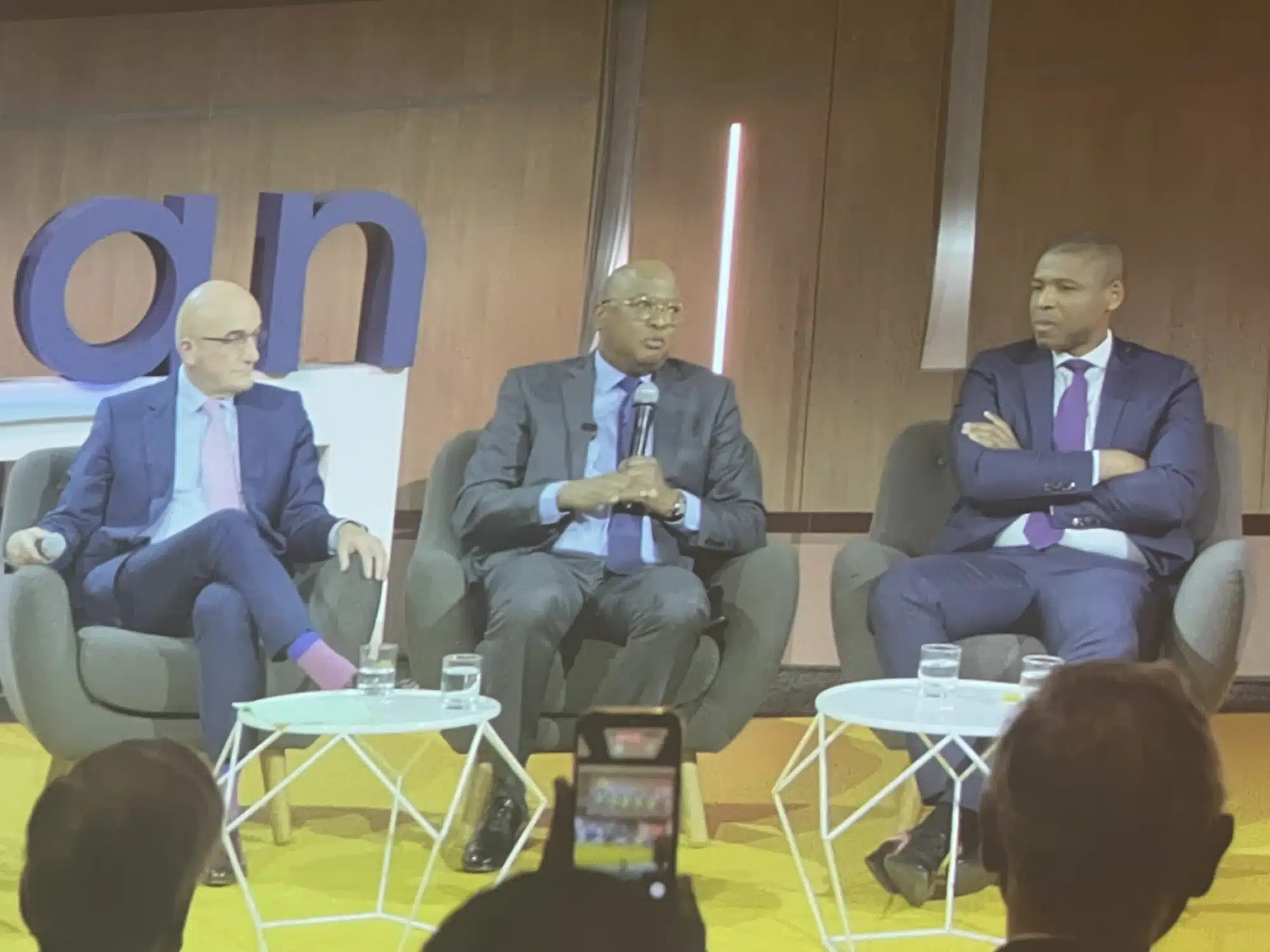 Denis Charles Kouassi, Directeur Général de laCNPS au Forum Investir en Afrique de Paris 2026.