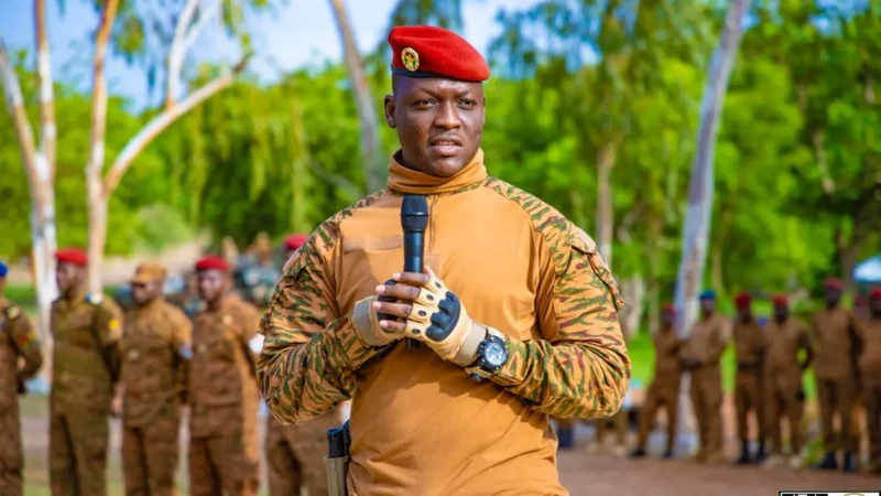 La démocratie tue Ibrahim Traoré choque avec une déclaration radicale