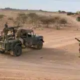 Mali : 16 militaires et civils blessés dans les attaques coordonnées (gouvernement)