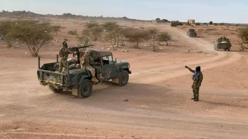 Mali : 16 militaires et civils blessés dans les attaques coordonnées (gouvernement)