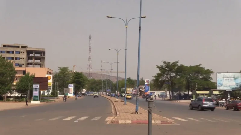 Mali : reprise des combats à Kidal, couvre-feu à Bamako