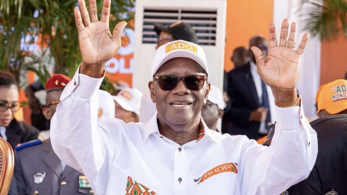 Alassane Ouattara prêtant serment lors de son investiture