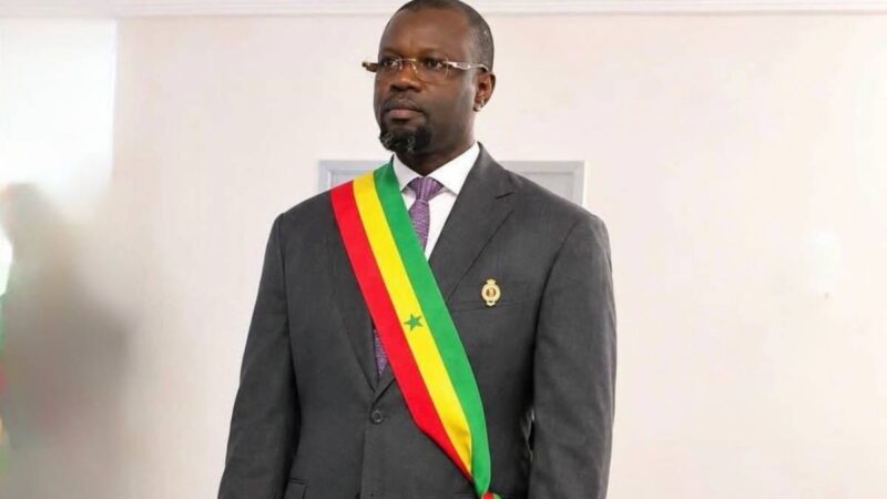 Sénégal : à peine élu, Ousmane Sonko attaque Bassirou Diomaye Faye