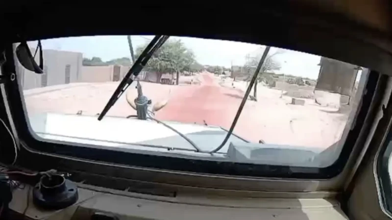 Bourem - Mali - patrouille des soldats maliens et Africa corps dans la ville de Bourem, près de Gao