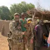 Mali : les mercenaires russes affichent leur proximité avec les habitants (1)
