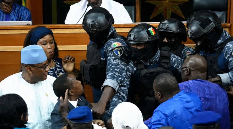 Sénégal : grosse bagarre à l'Assemblée nationale