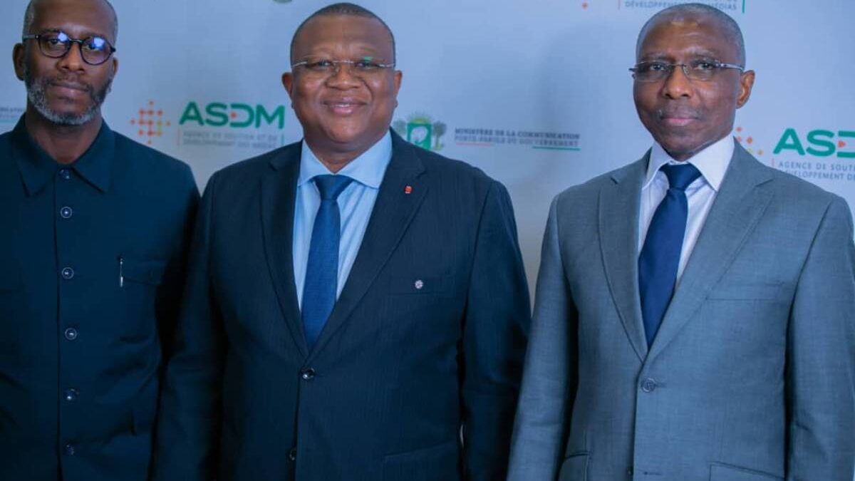 Côte d'Ivoire : l'ASDM dote 12 radios en équipements techniques