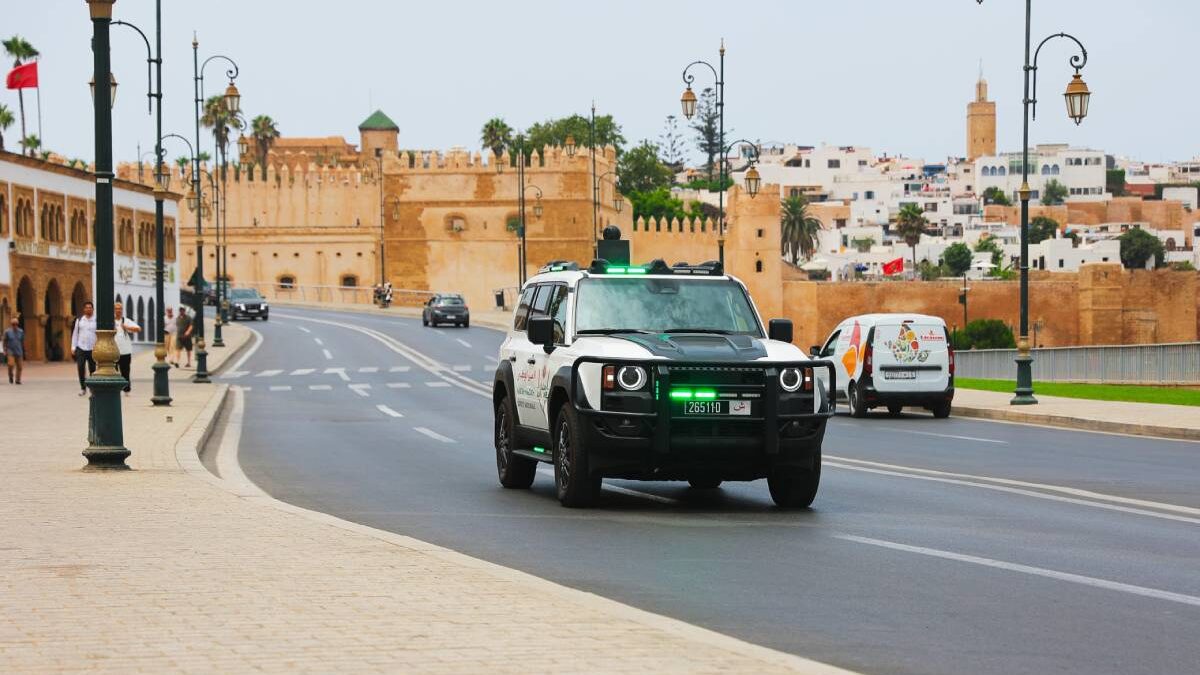 Maroc : deux voitures de police bardées d'IA roulent à Rabat