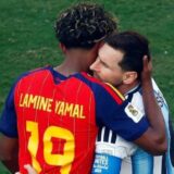 Mondial 2026 : l'accolade entre Lionel Messi et Lamine Yamal, un geste significatif