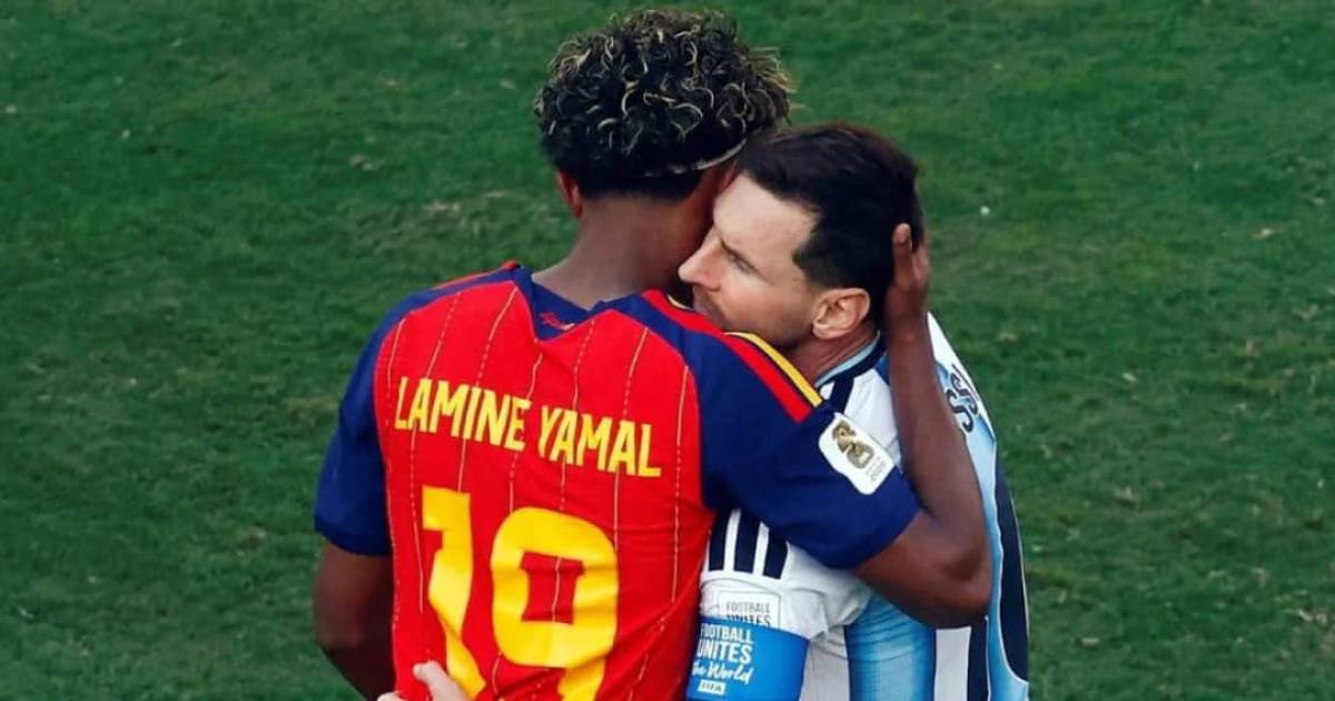 Mondial 2026 : l'accolade entre Lionel Messi et Lamine Yamal, un geste significatif