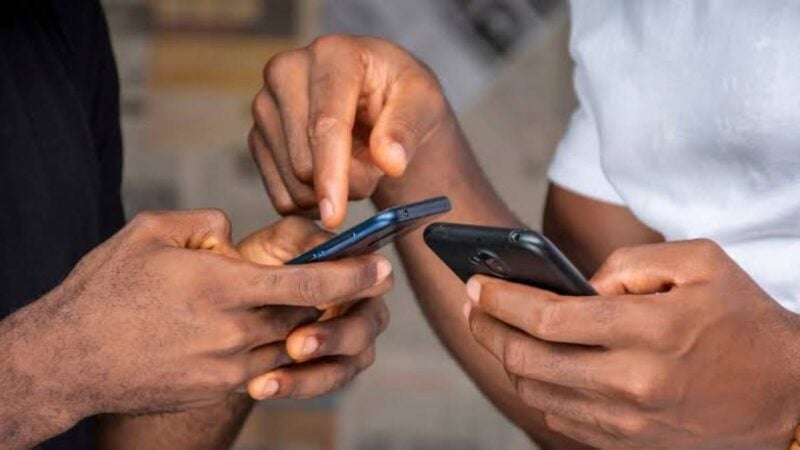 Nigeria : une bataille pour des smartphones locaux