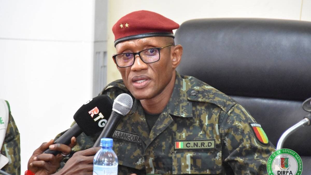 Guinée : Mamadi Doumbouya absent, l'armée monte au créneau