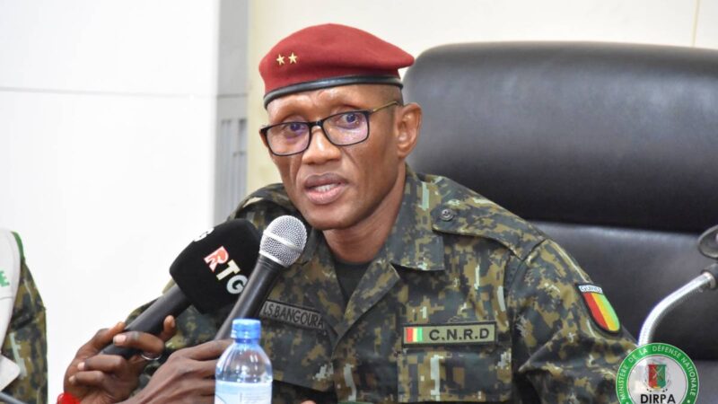 Guinée : Mamadi Doumbouya absent, l'armée monte au créneau