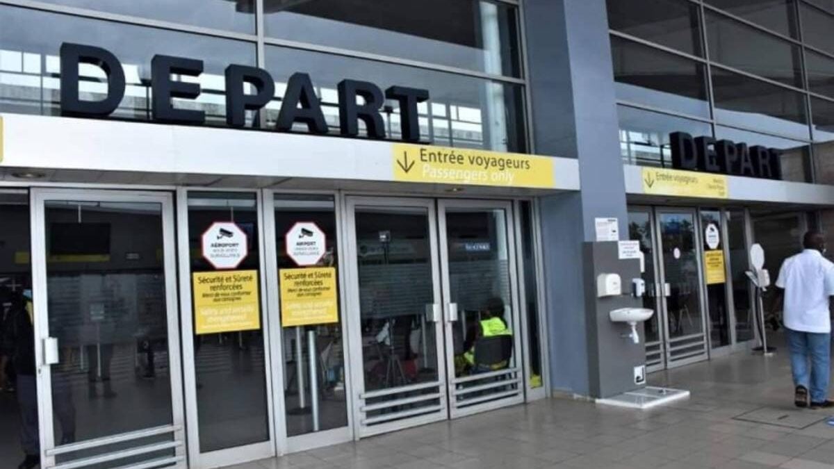 Côte d'Ivoire - Bagages accompagnés à l'aéroport : le directeur général des douanes sur le terrain