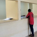 Guichet de l'ONECI où les usagers retirent leur carte nationale d'identité en Côte d'Ivoire