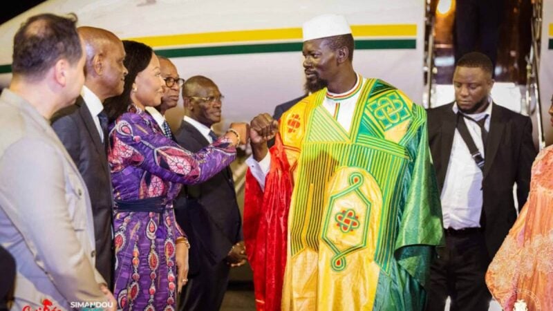 Mamadi Doumbouya accueilli à Abidjan
