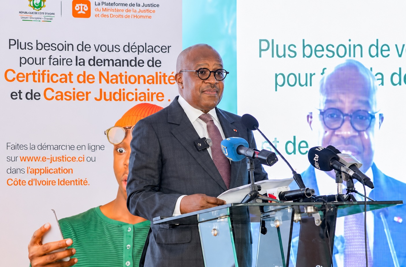 Côte d'Ivoire : vérifier la disponibilité de sa CNI, son duplicata et ses papiers en ligne Le Ministre Sansan Kambilé évoque le Cartificat de Nationalité en ligne
