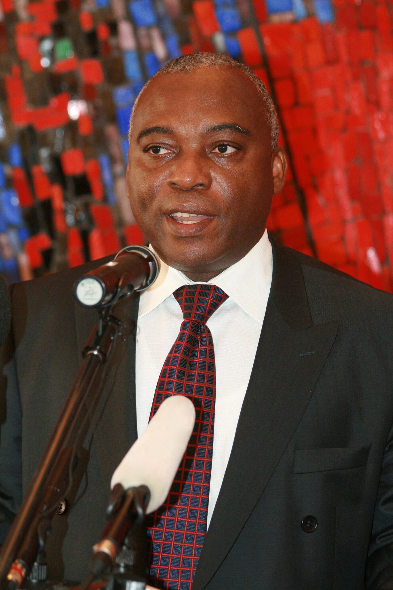 Biographie Ahoua Don Mello, ancien ministre de l'Équipement de Laurent Gbagbo