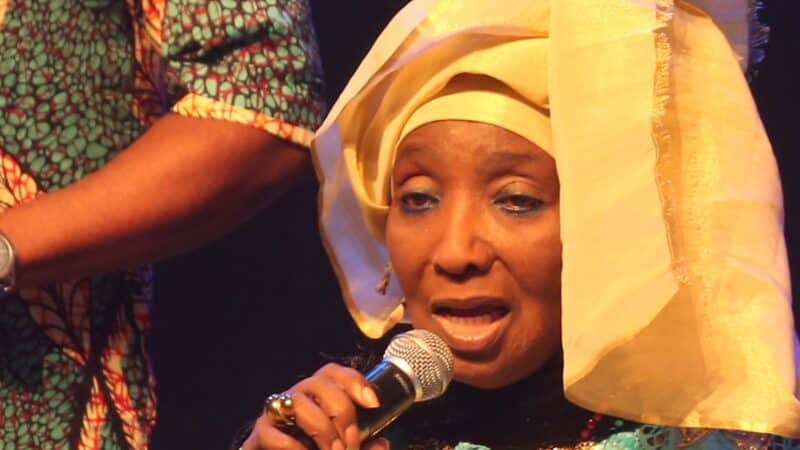 Aïcha Koné, âge de la diva de la musique ivoirienne, en concert
