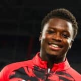 Alphadjo Cissé, ballon du match en main après son triplé avec l'AC Milan à Salzbourg