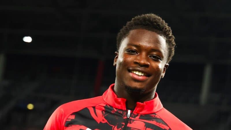 Alphadjo Cissé, ballon du match en main après son triplé avec l'AC Milan à Salzbourg