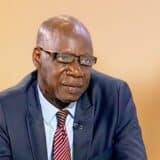 Benson Diakité, journaliste malien et ancienne voix de RFI, sur un plateau de télévision
