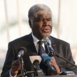 Biographie Robert Beugré Mambé, Premier ministre de Côte d'Ivoire, au pupitre en janvier 2024