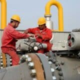 Techniciens de CNPC Niger sur une installation pétrolière, éruption de pétrole au Niger
