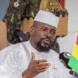 Mamadi Doumbouya, président de la Guinée, qui a fixé les élections sénatoriales et régionales