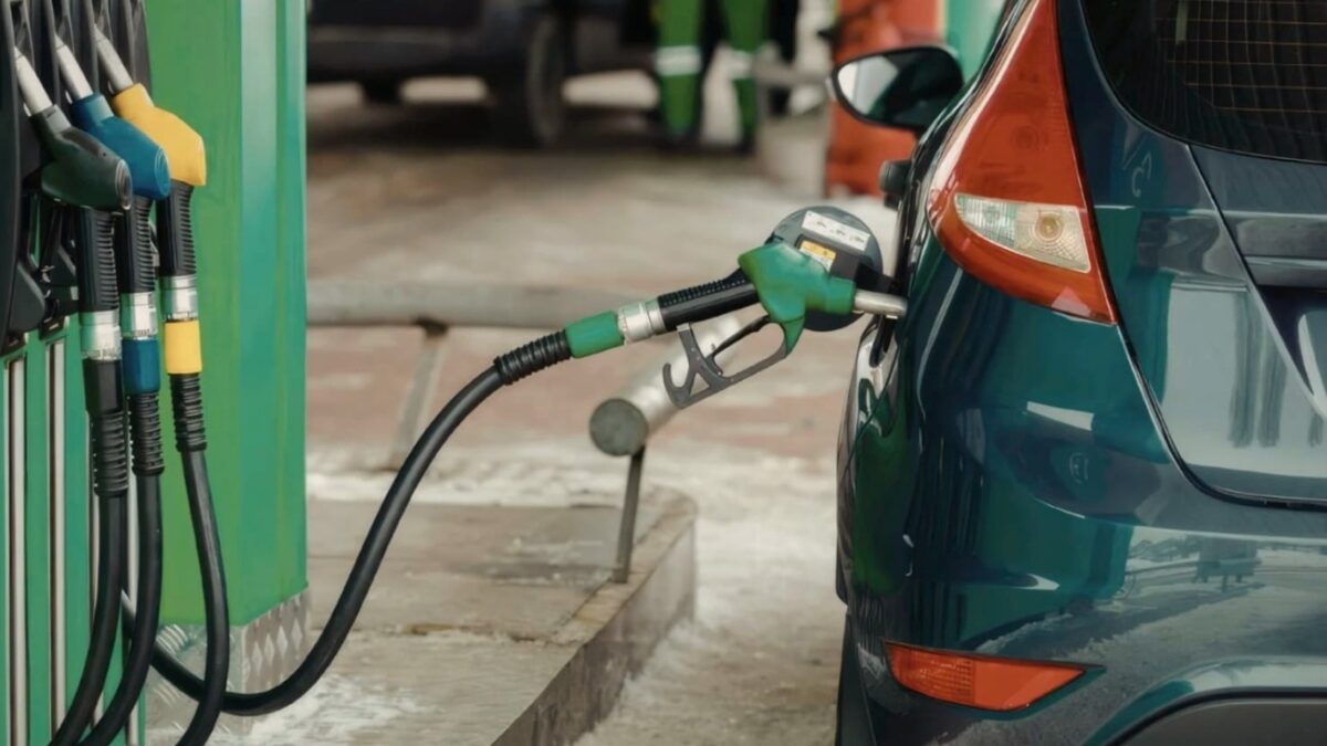 Pénurie de carburant au Congo : pistolet de pompe à essence