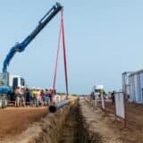 Réseau gazier du Sénégal : pose d'une canalisation de gazoduc sur un chantier