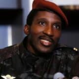 Thomas Sankara, capitaine et président du Burkina Faso, en conférence de presse avec son béret rouge