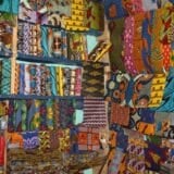 Uniwax, rouleaux de pagne wax exposés dans une boutique d'Afrique de l'Ouest